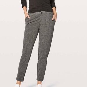 LULULEMON CITY TREK WOMENS GRAY TROUSER II SIZE 4, Never worn, Excellent conditi